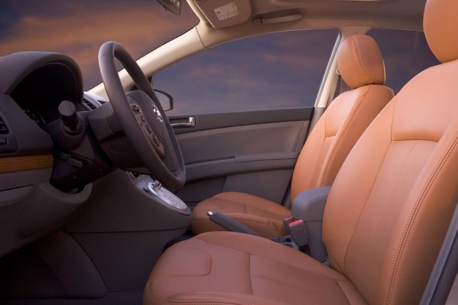 Интерьер Nissan Sentra (B16) 2007 года  (фото 16 из 22)